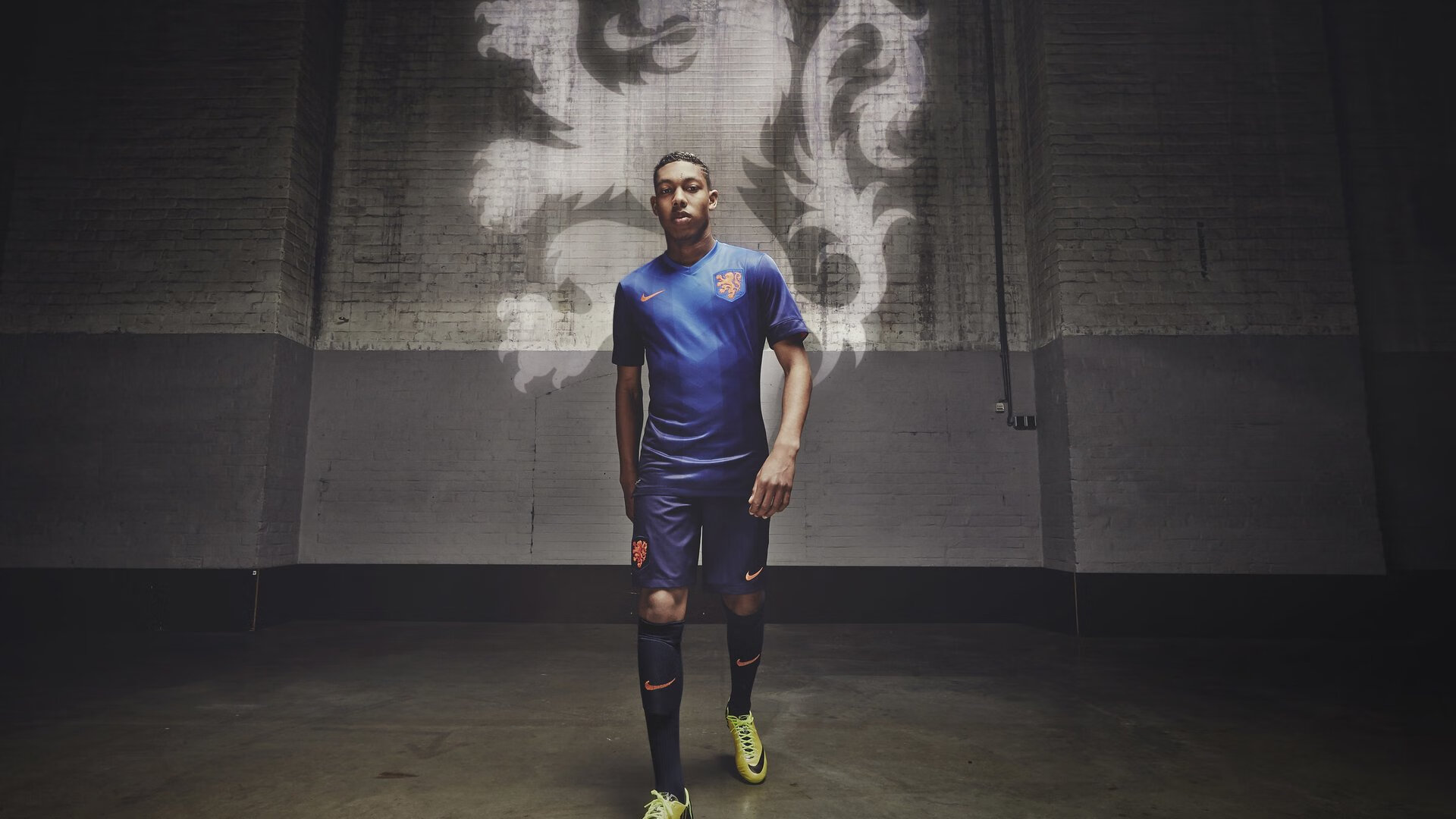 -佩尼亚：穿着别的球衣来到巴塞罗那比赛，这种感觉很奇怪，佩塞利亚球衣号码